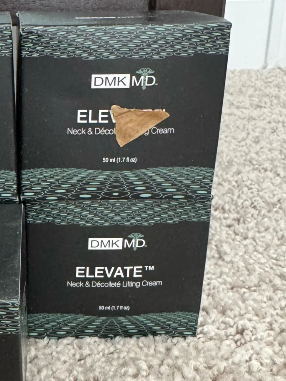 Elevate Neck & Décolleté Lifting Cream — Black - Picture 1 of 1